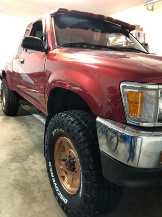 32x11.5R15 
Stock SR5 15x7 +8 wheels