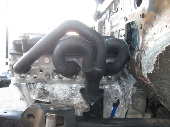 With upper control arm and torsion bar out of the way its a nearly unobstructed fit..nearly.