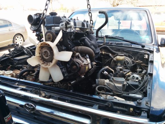 22RE Rebuild: Installing engine.