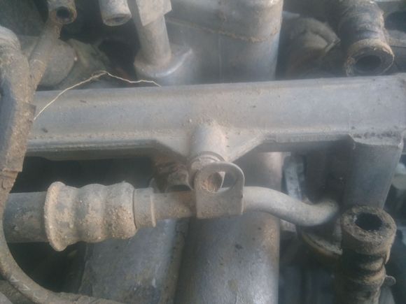 08-12-2016 Fuel line not properly attached to rail