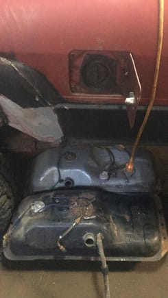 gas tanks, long bed pu and 4runner $100