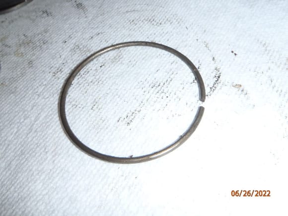 the snap ring/lock ring that holds the brake band mechanism within the bearing retainer lock plate