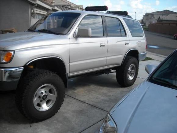 Current pictures with landcruiser wheels and Perfomance Products springs