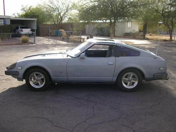 Side view of the gray/black primer.
