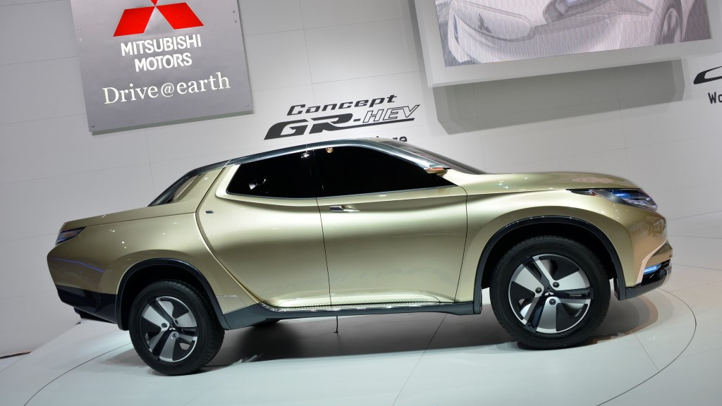 Mitsubishi GR-HEV hybrid pickup concept: Geneva Motor Show live photos