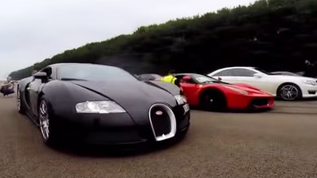 Bugatti Veyron and Ferrari LaFerrari drag race