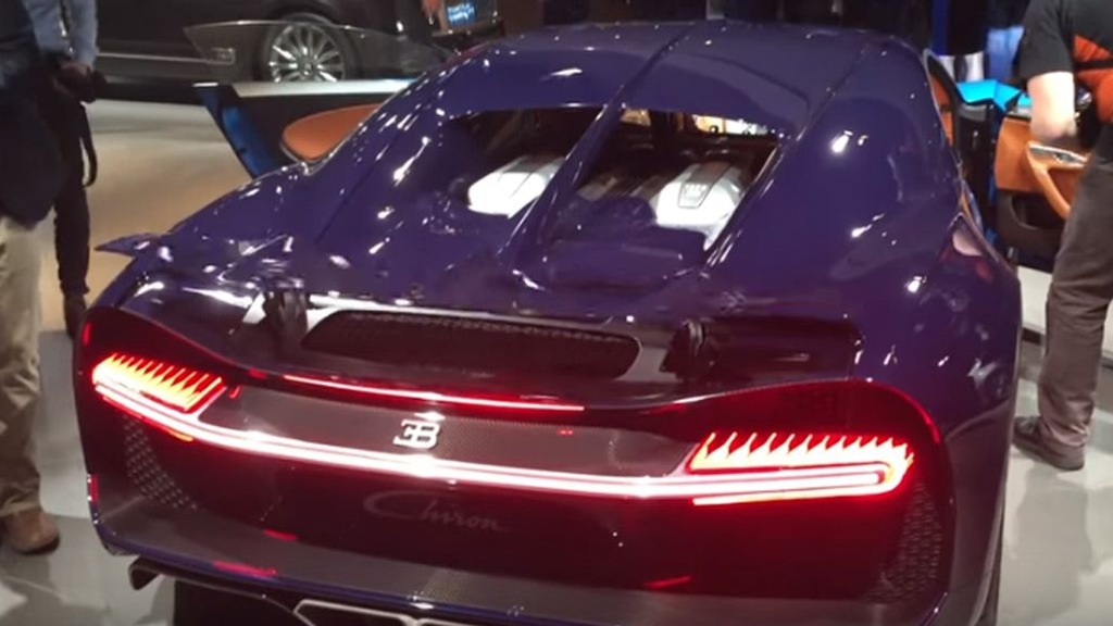 Bugatti Chiron engine video