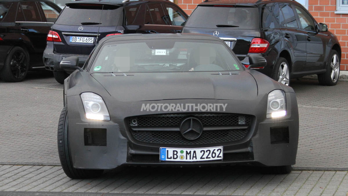 2014 Mercedes-Benz SLS AMG Black Series spy shots