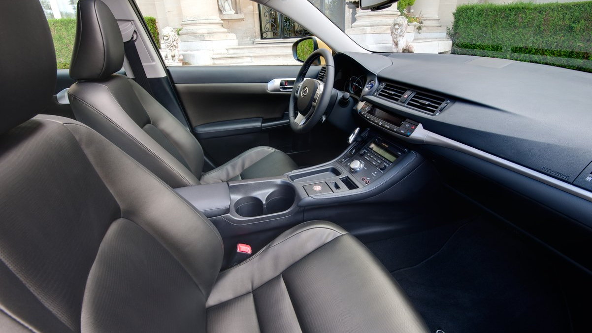 2011 Lexus CT 200h interior