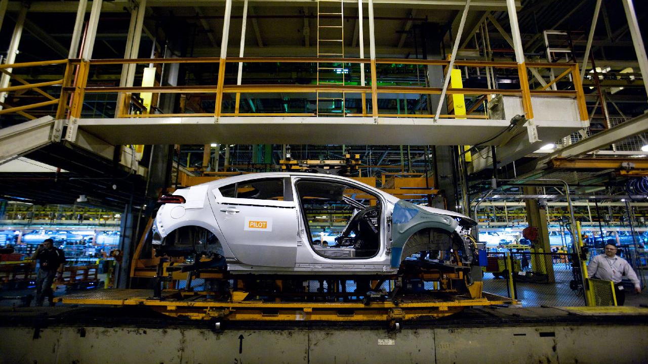 First 2011 Chevrolet Volt built on production tooling at Detroit Hamtramck plant, March 31, 2010