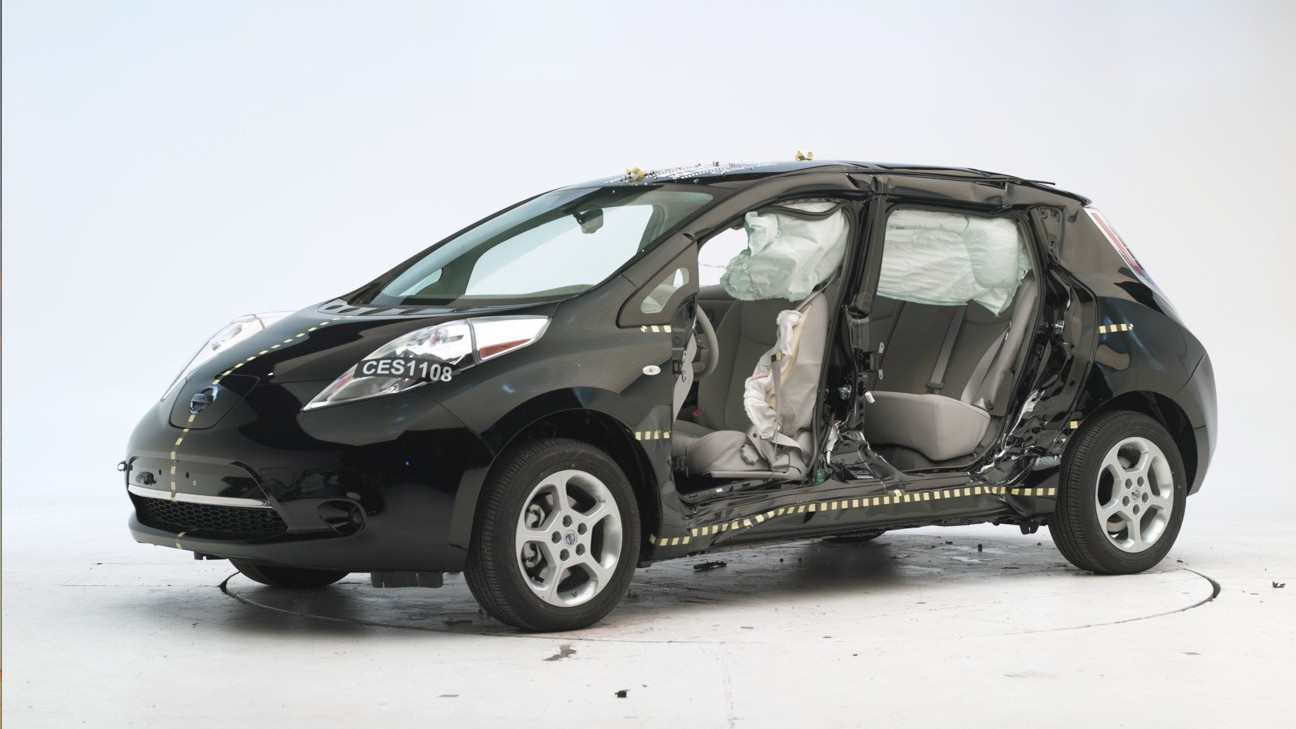 2011 Nissan Leaf in IIHS crash test