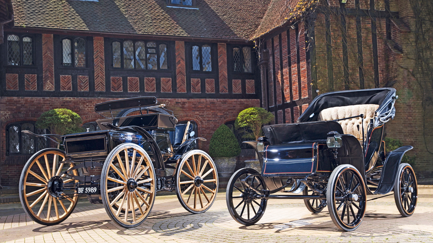 1907 Victor High Wheel Runabout (left) and 1906 Pope-Waverly Victoria Phaeton