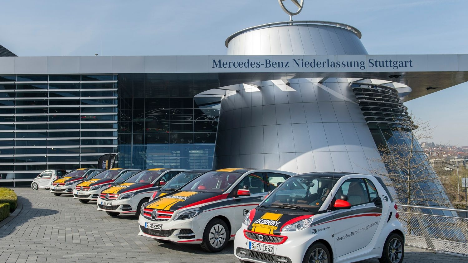 Smart Fortwo Electric Drive and Mercedes-Benz B-Class Electric Drive at driving school.