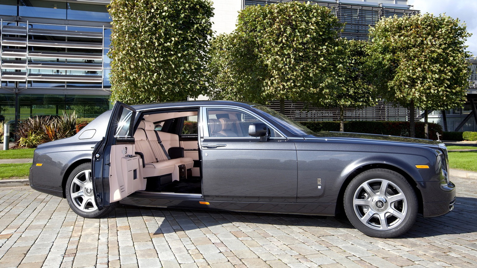 Rolls-Royce bespoke collection at the 2010 Paris Auto Show