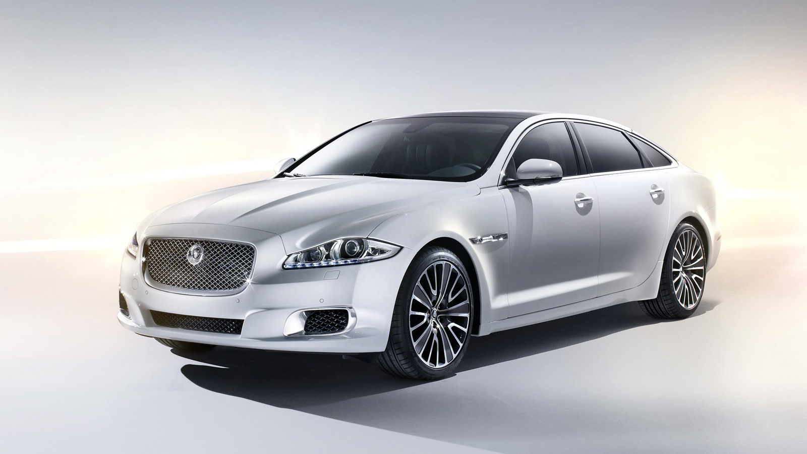 The Most Luxurious Jaguar Ever Is The New Xj Ultimate Edition