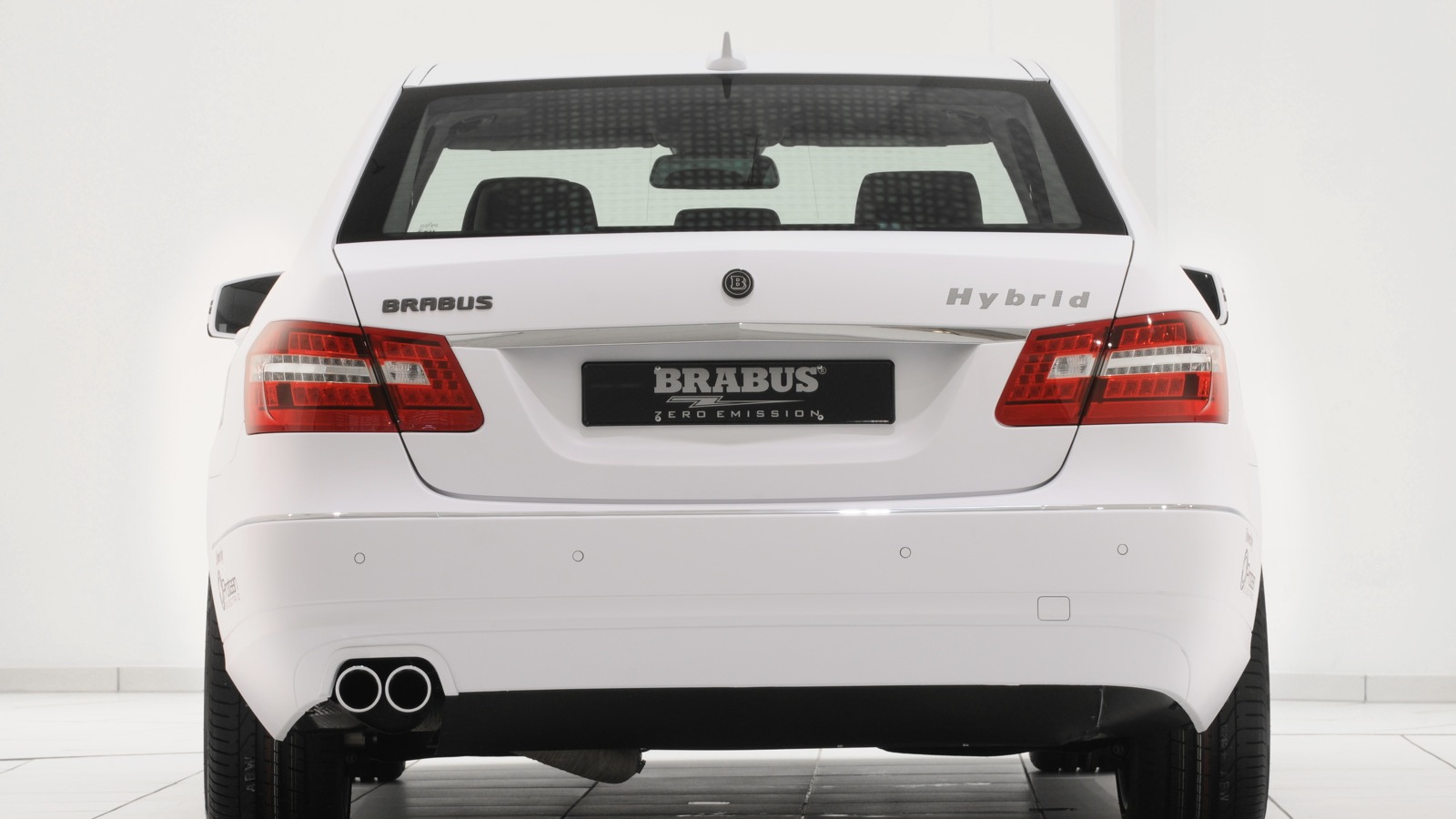 Brabus' Technology Project Hybrid, using Protean in-wheel motors.