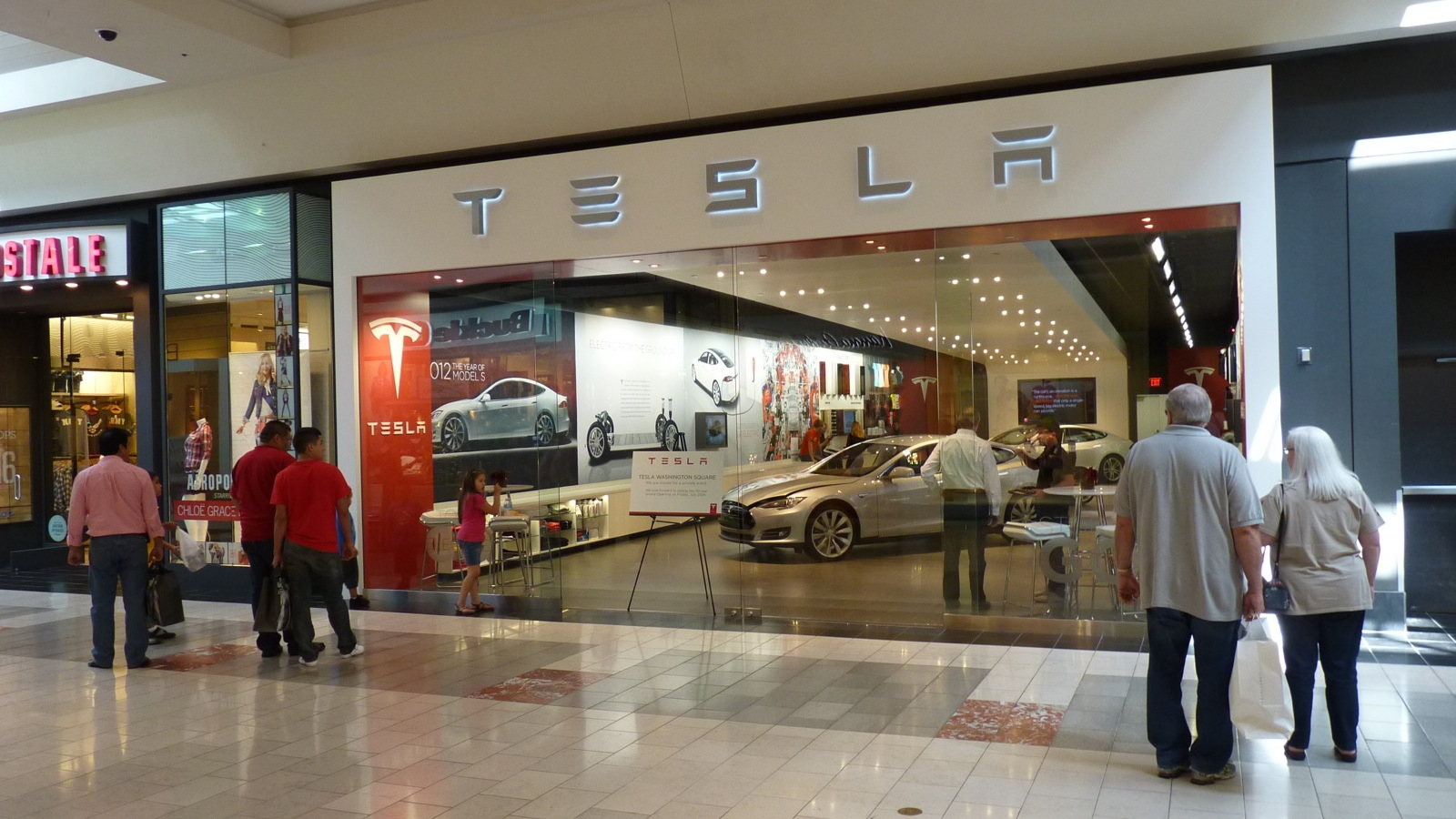 Tesla Store  -  Portland OR