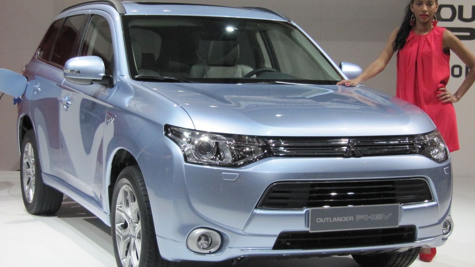 Mitsubishi Outlander Plug-In Hybrid, 2012 Paris Motor Show