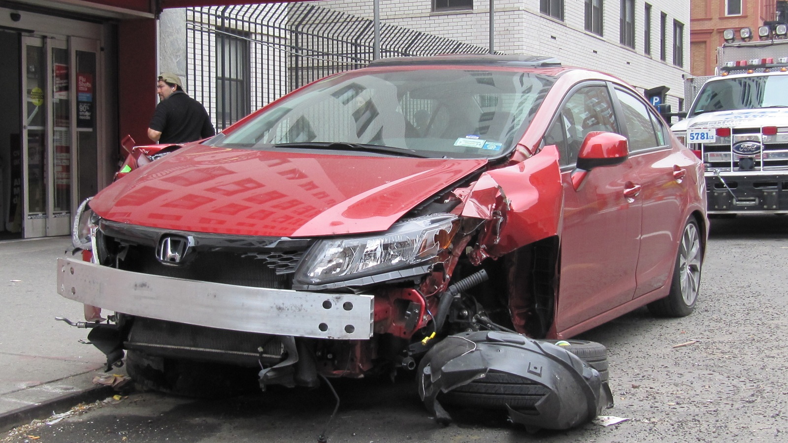 2012 Honda Civic Si sedan wrecked in New York City, April 2013