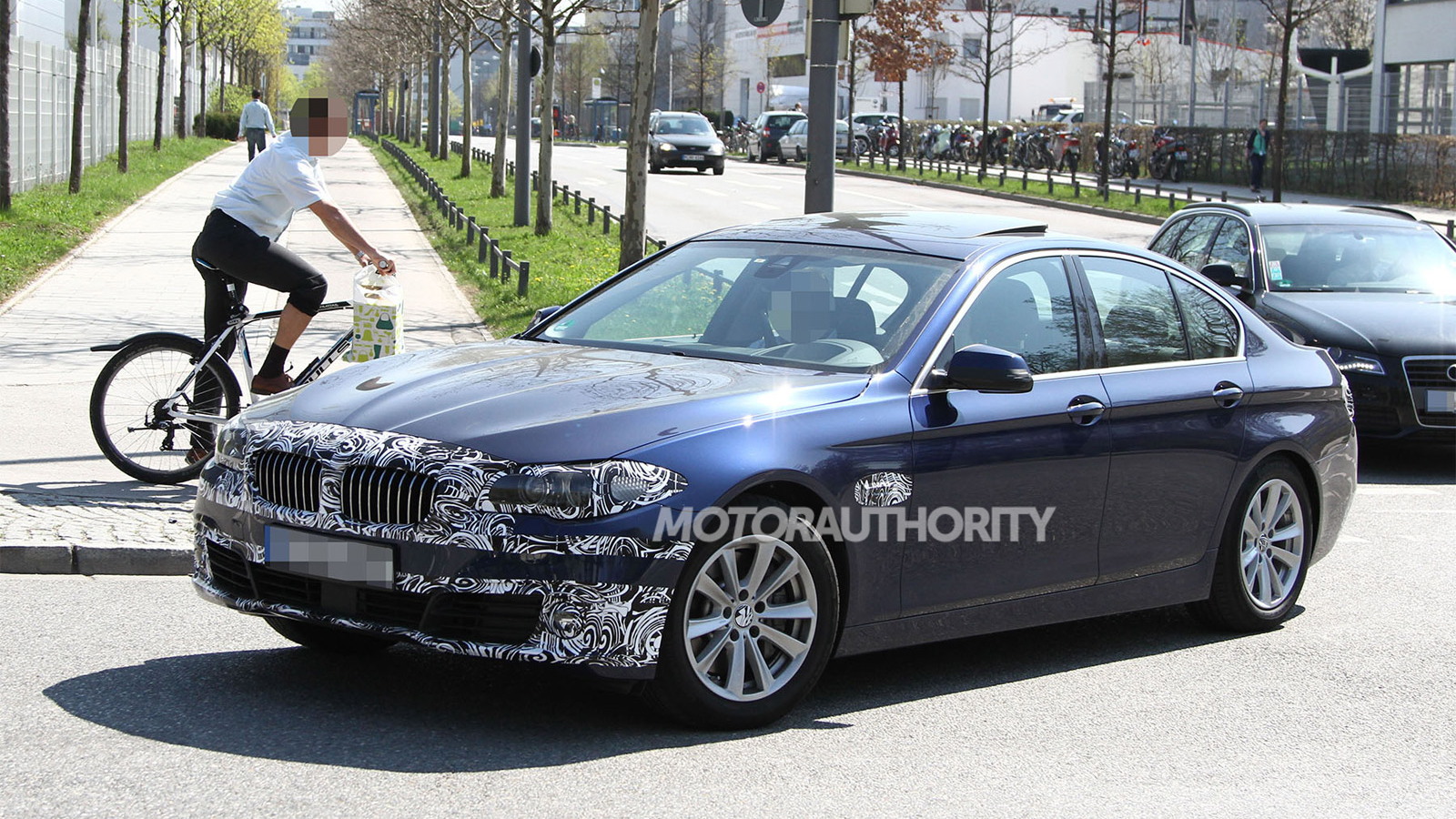 2014 BMW 5-Series facelift spy shots