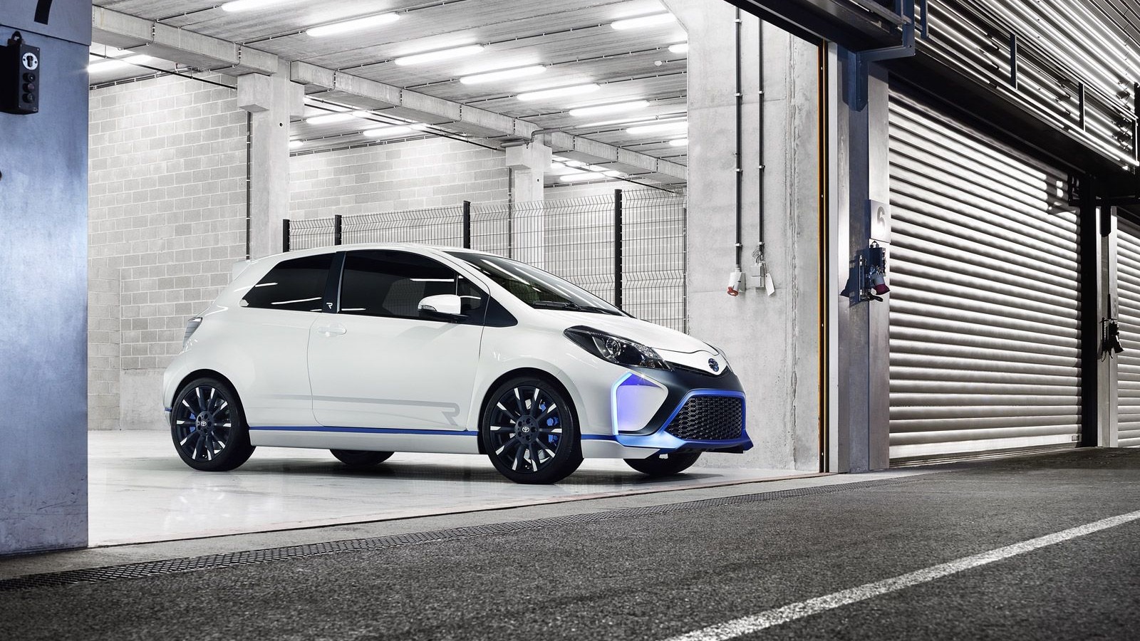 Toyota hybrid x. Hybrid r. Hybrid r. Toyota yaris concept. Toyota yaris 2013.