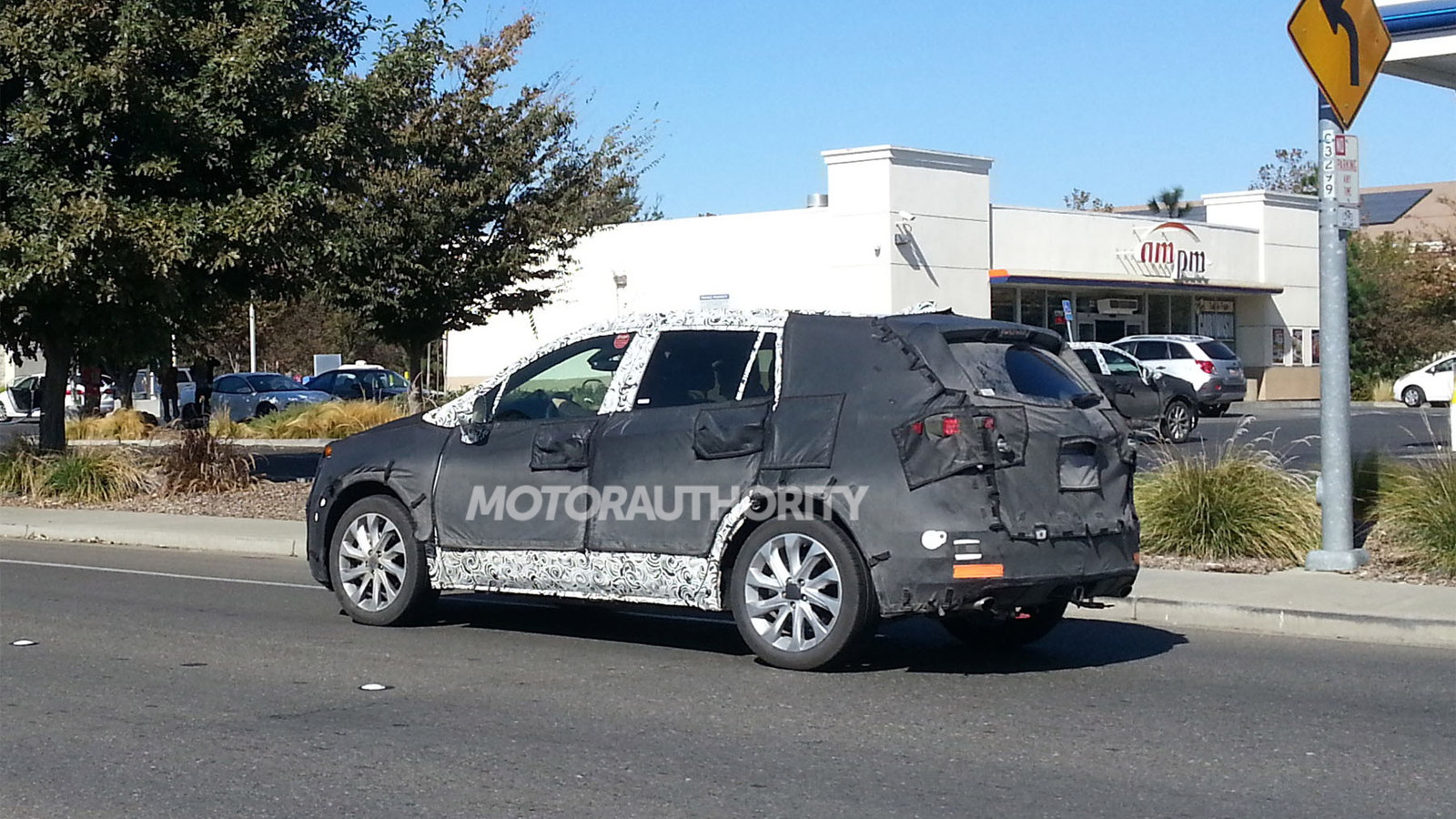 2015 small Buick crossover spy shots - Image via Justin Wages