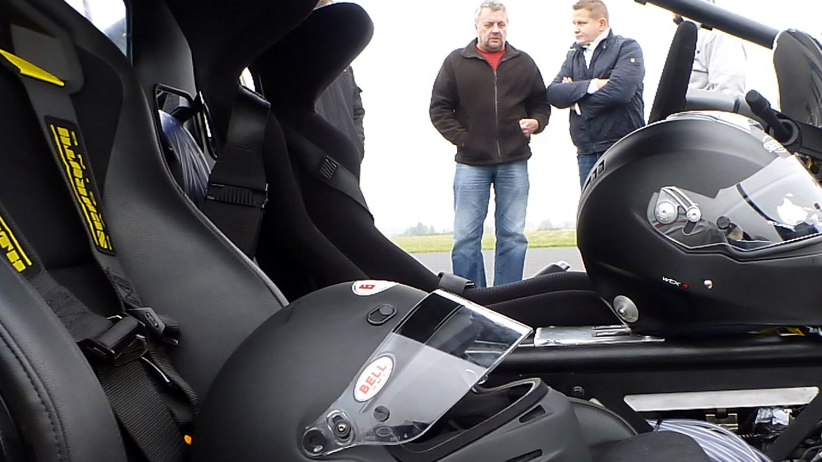 Lee Noble helps test rolling chassis for Arrinera Hussarya supercar