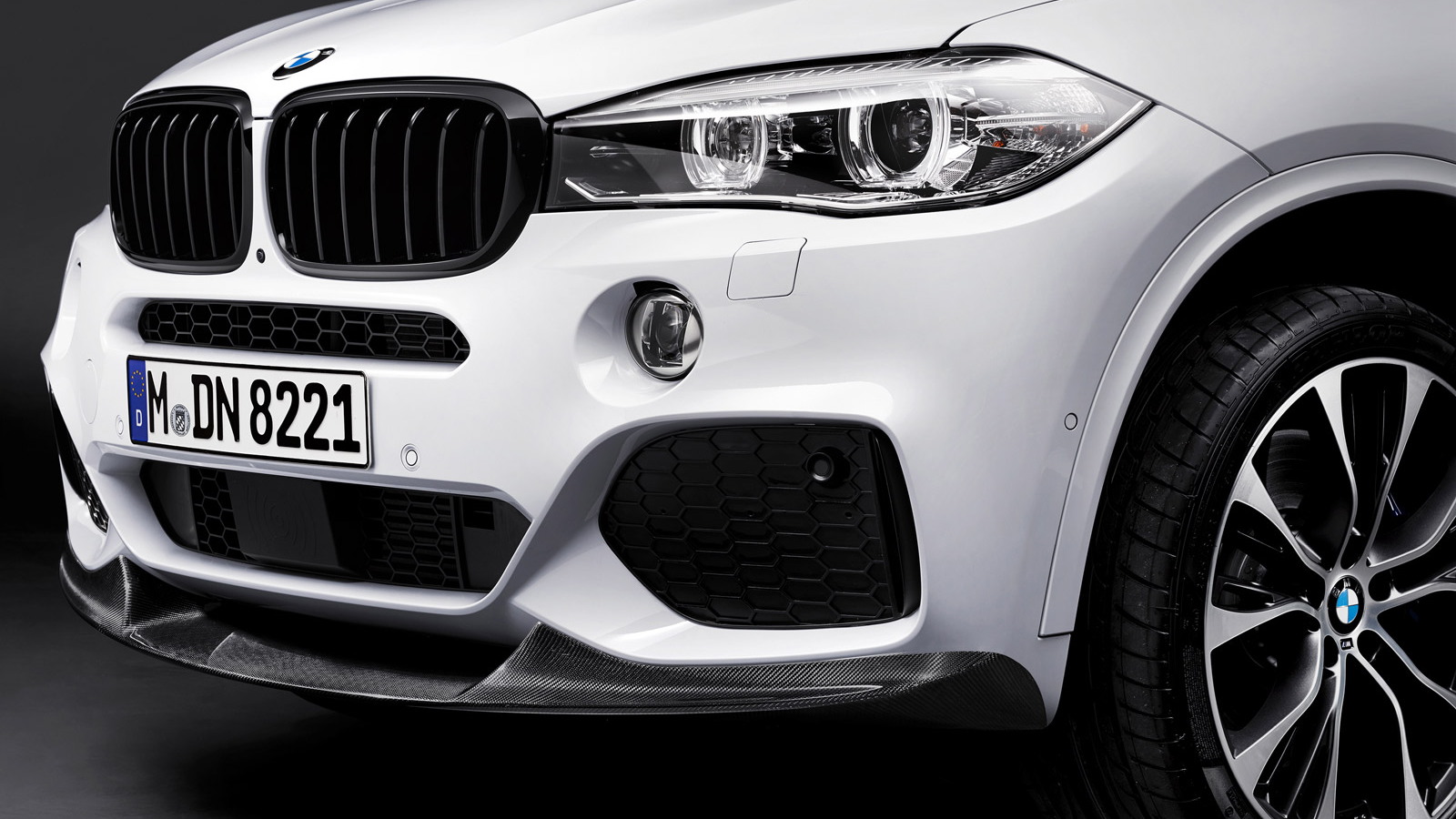 2014 BMW X5 equipped with M Performance parts