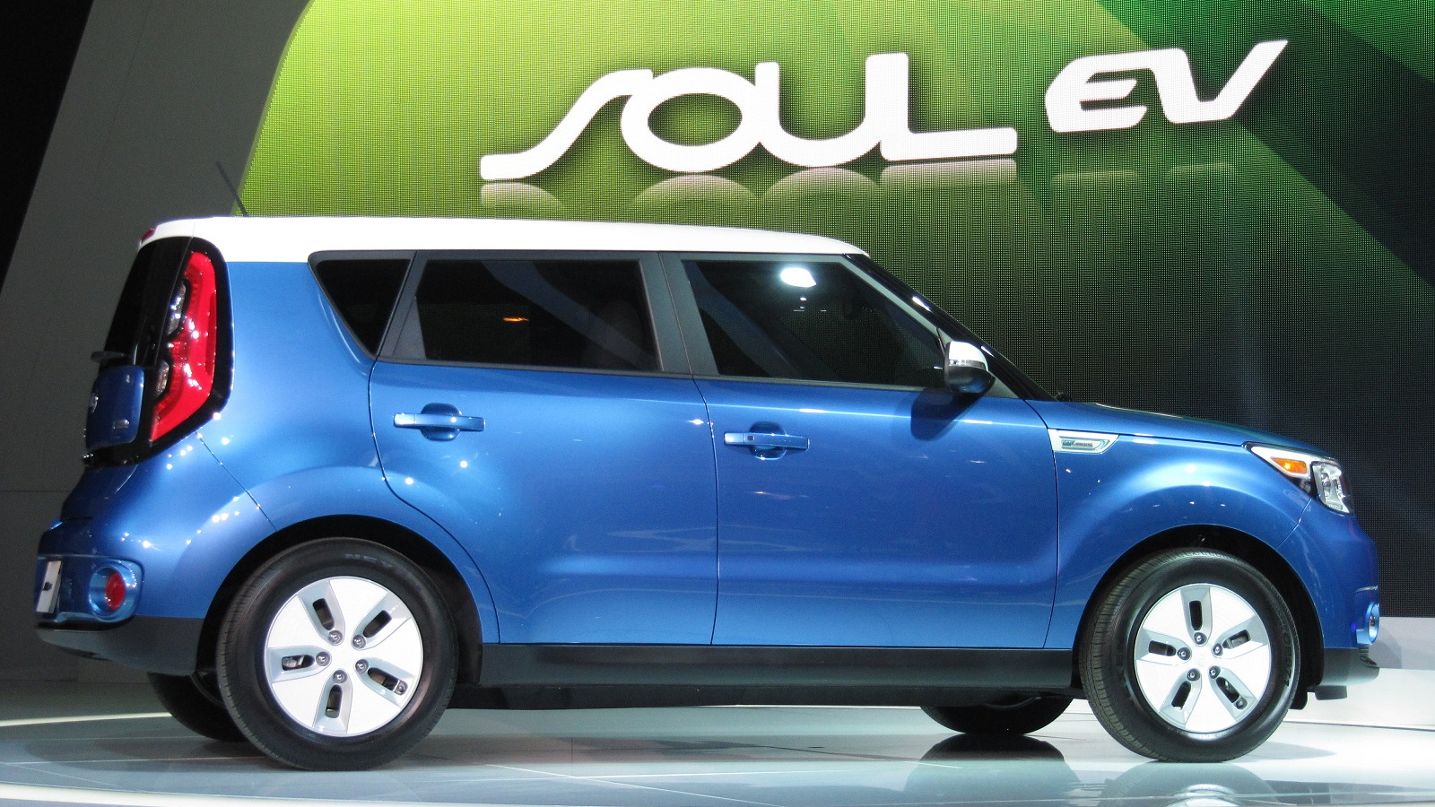 2015 Kia Soul EV launch at 2014 Chicago Auto Show