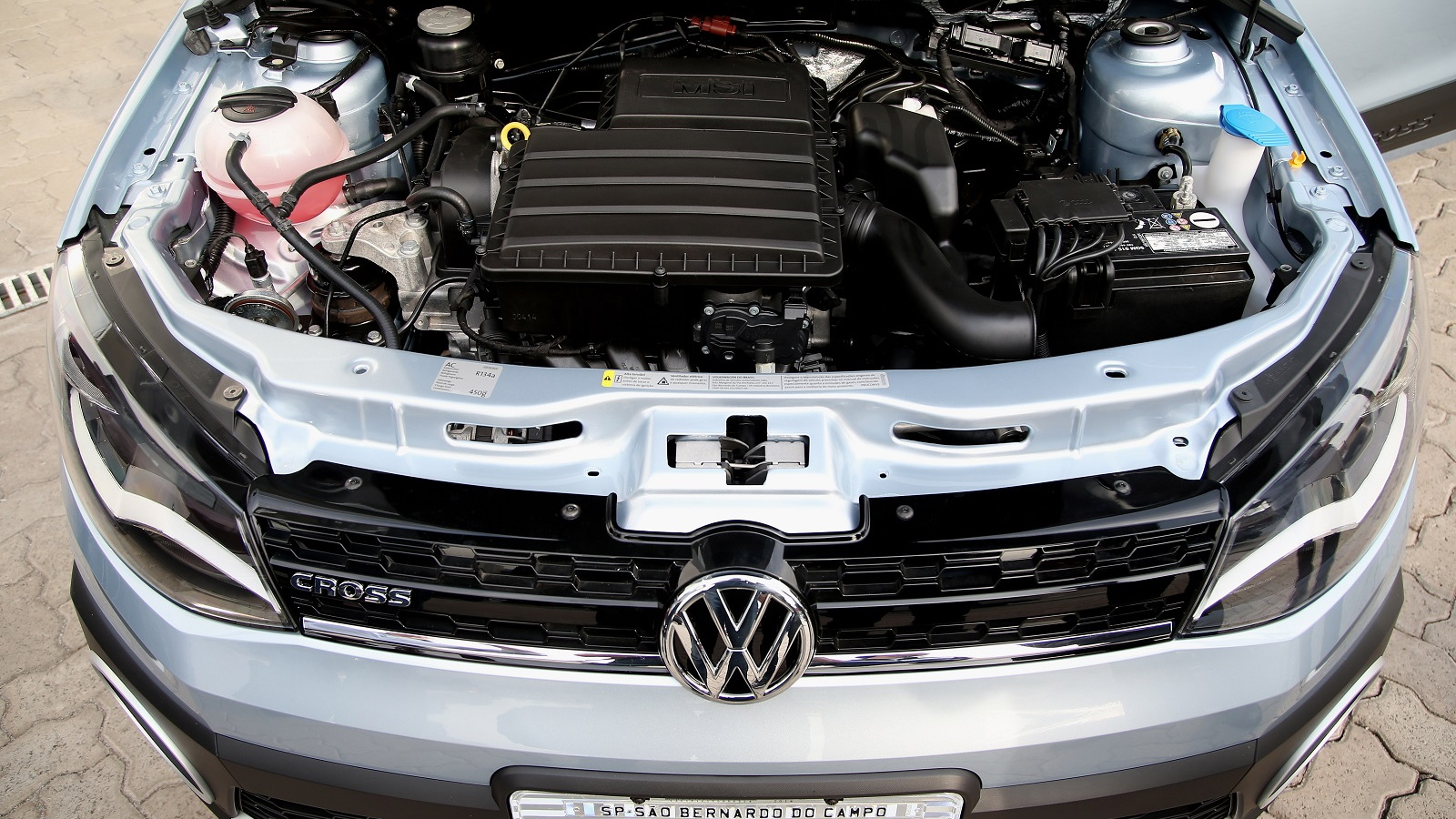 Engine compartment of Volkswagen Saveiro, Brazilian flex-fuel vehicle