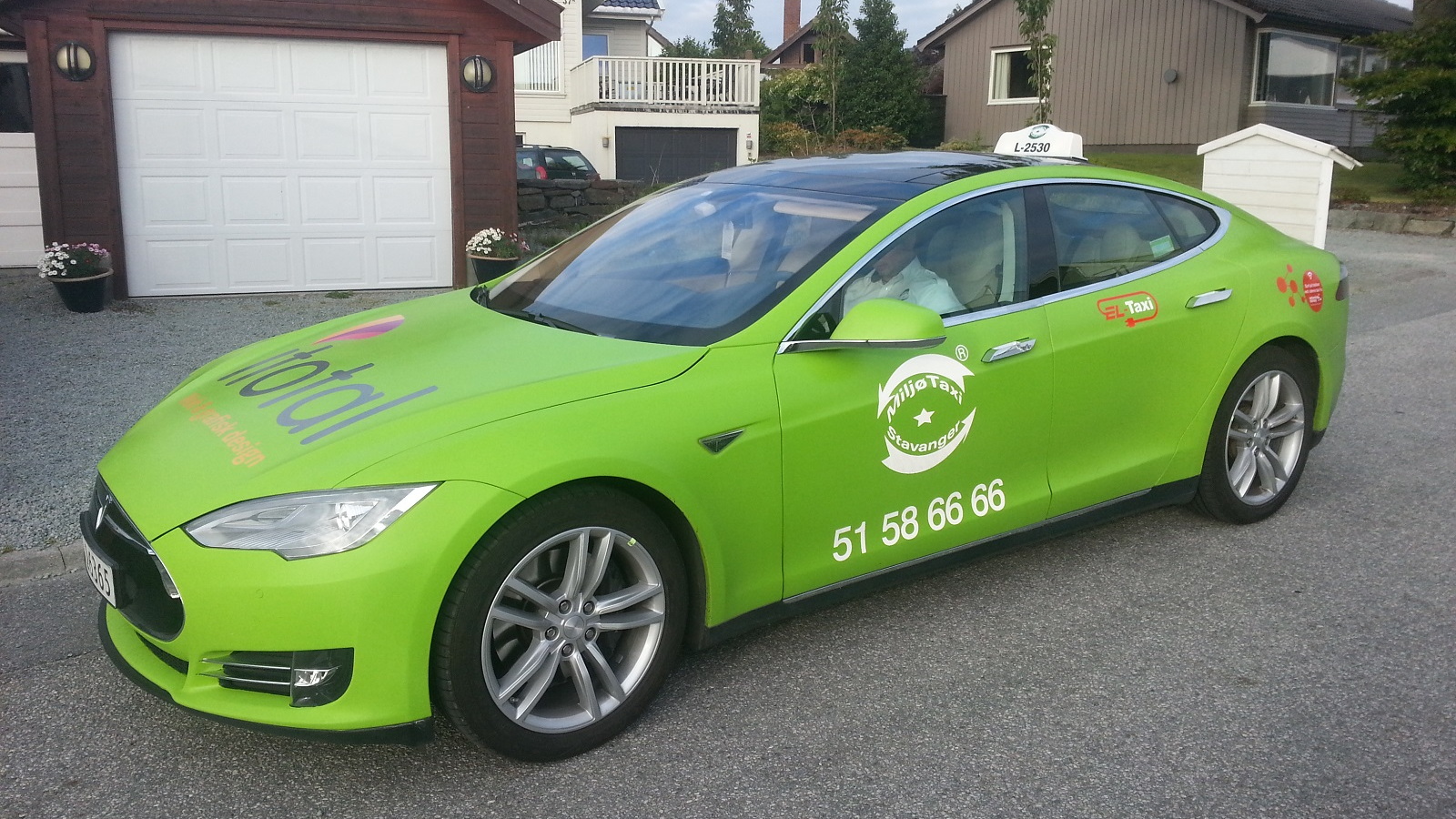 Tesla Model S taxi in Stavanger, Norway  [photo: Andrew Henderson]