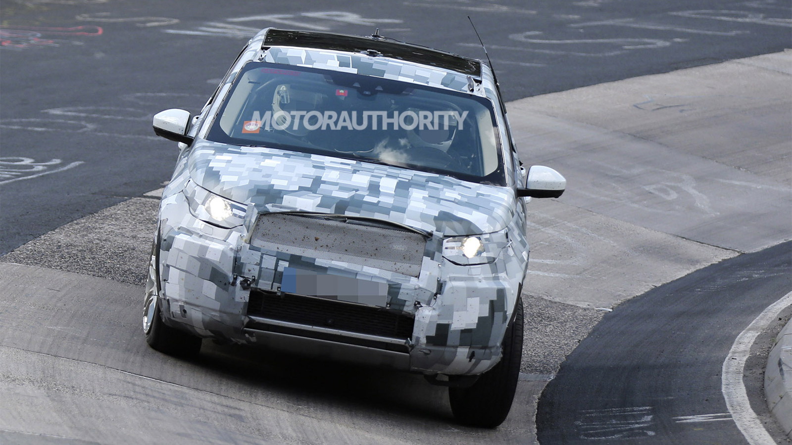 2016 Land Rover Discovery Sport (LR2 replacement) spy shots