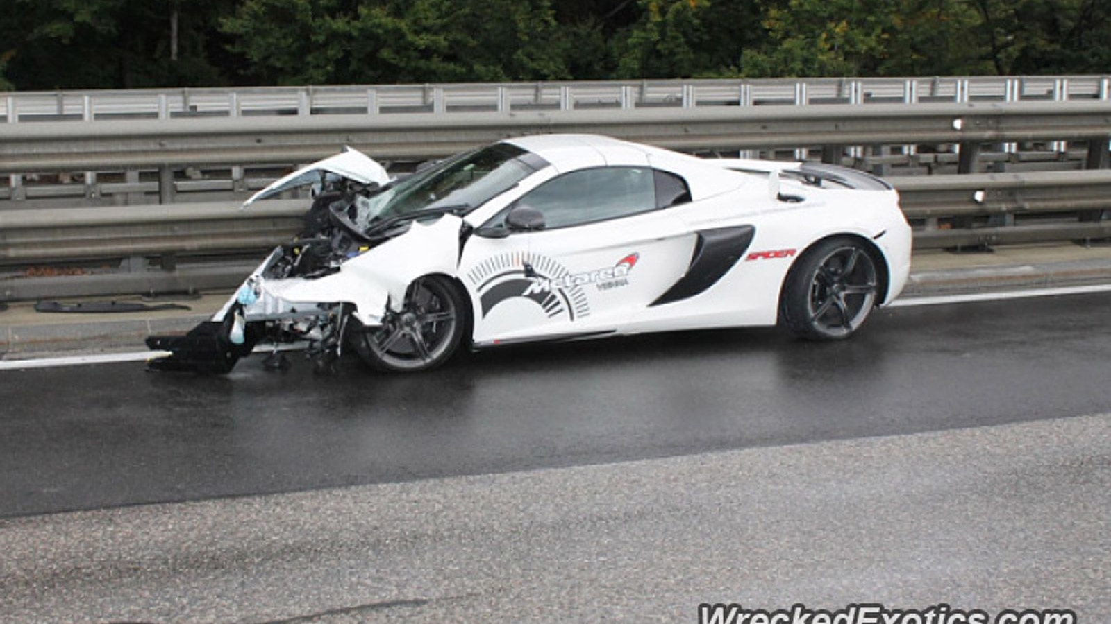 McLaren 650S Spider that crashed on a highway in Austria (Image via Wrecked Exotics)