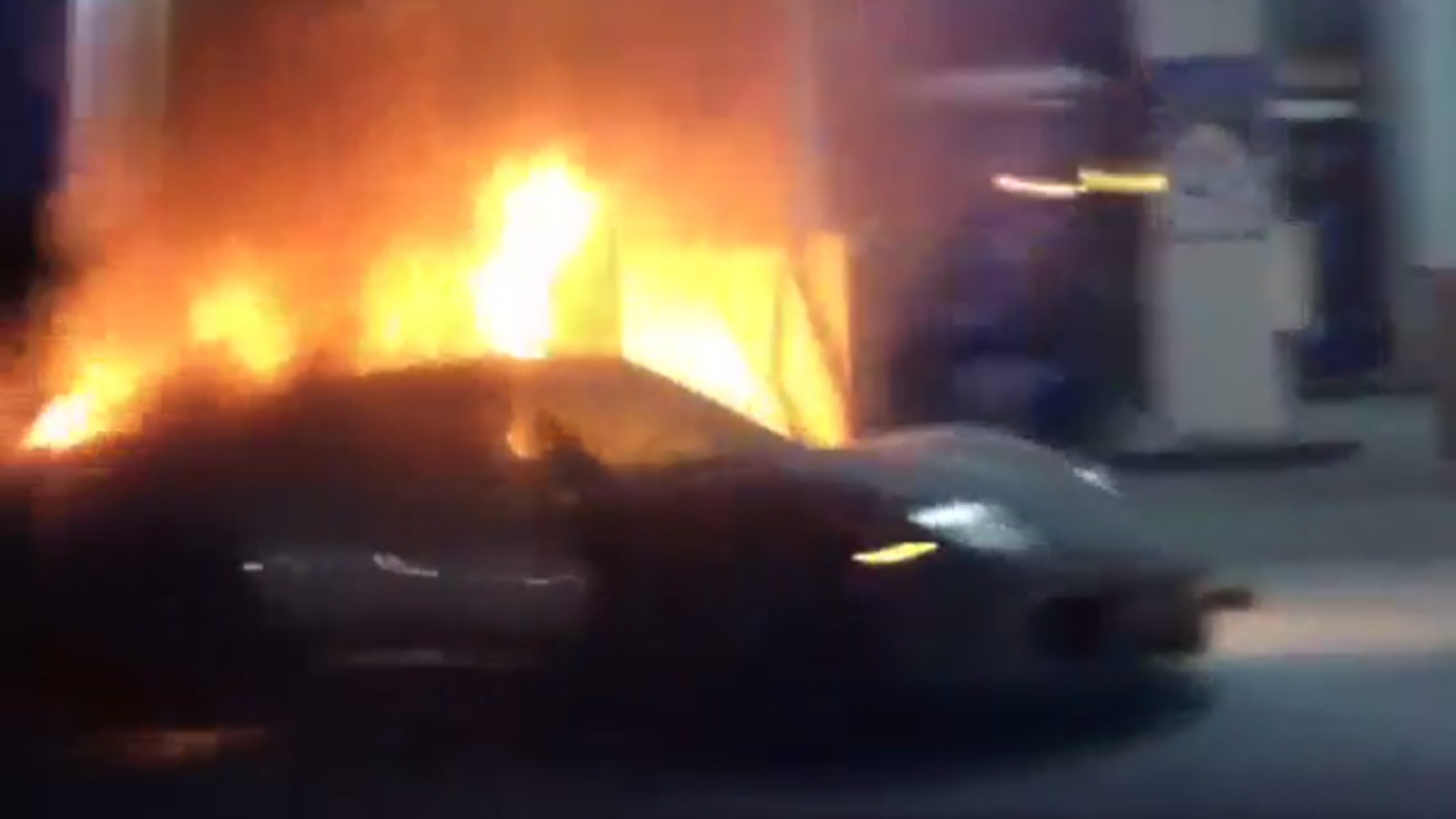 Porsche 918 Spyder on fire at gas station in Toronto, Canada