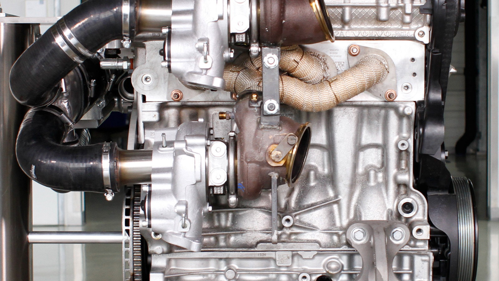 Volvo Drive-E engine with electrically-driven turbocharger