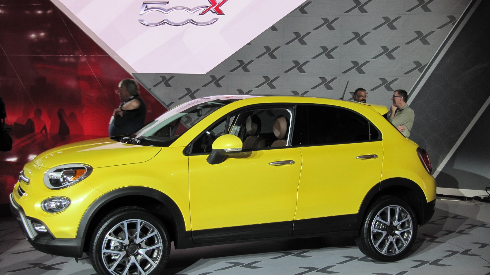 2016 Fiat 500X, introduced at 2014 Los Angeles Auto Show