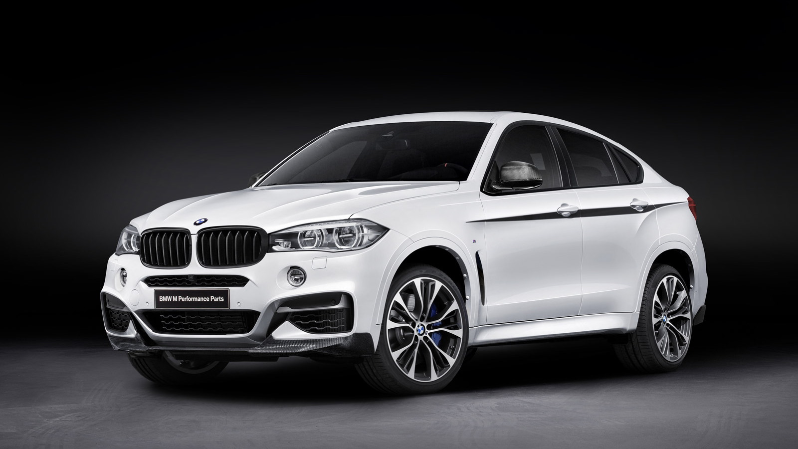 2015 BMW X6 with BMW M Performance upgrades