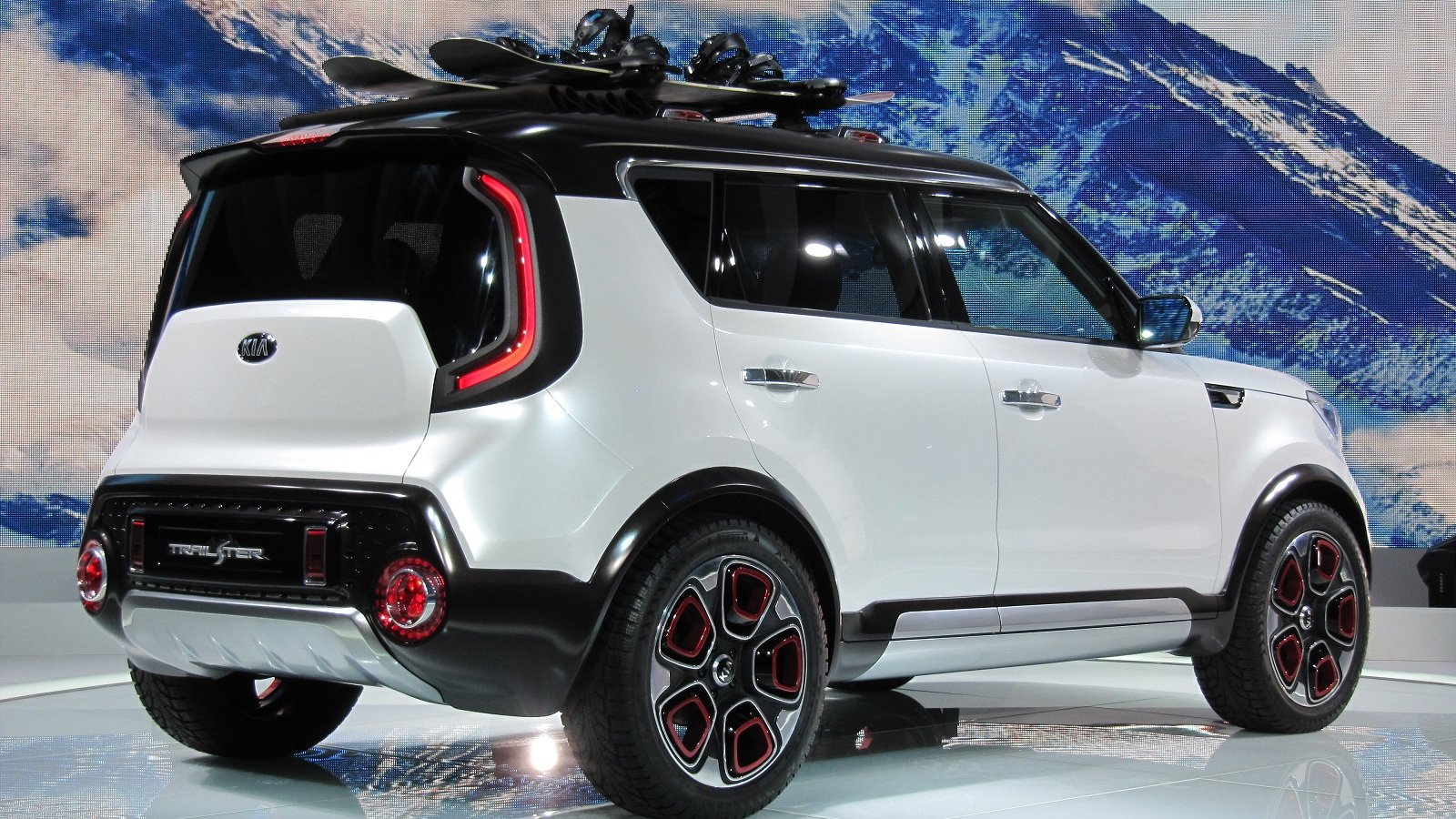 Kia Trail'ster e-AWD hybrid concept at 2015 Chicago Auto Show