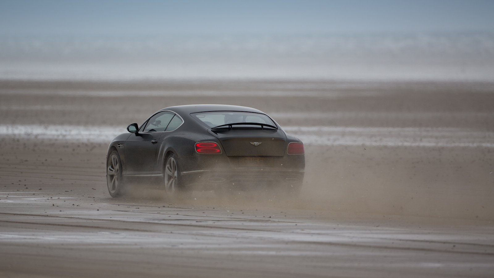 Idris Elba sets new Flying Mile UK land speed record in Bentley Continental GT