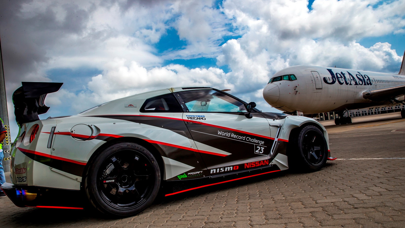 Modified Nissan GT-R Nismo breaks drifting record