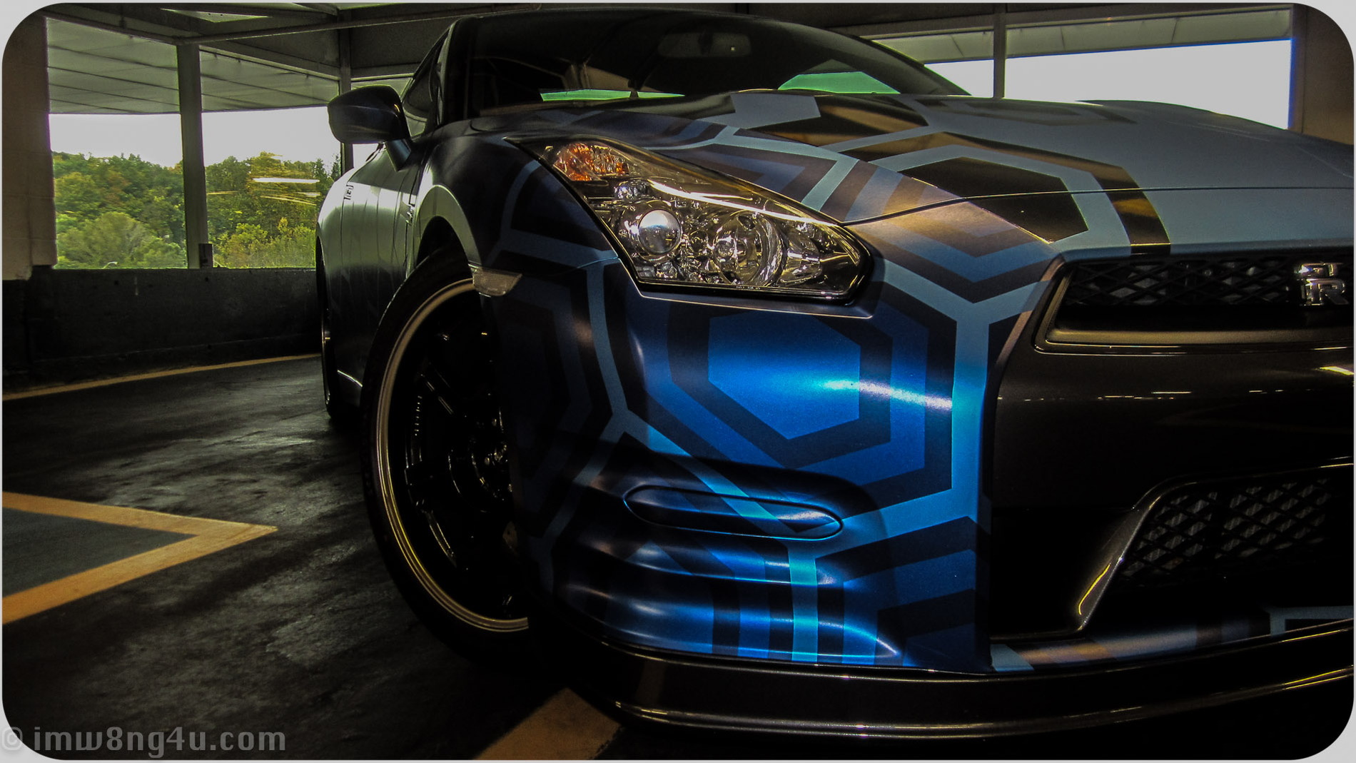 IMW8NG4U 3D-wrapped Nissan GT-R