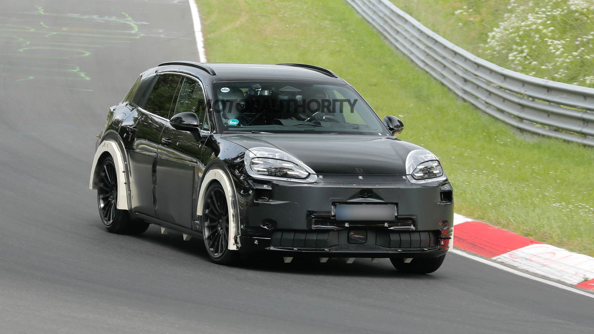 2027 Porsche Cayenne EV spy shots - Photo credit: Baldauf