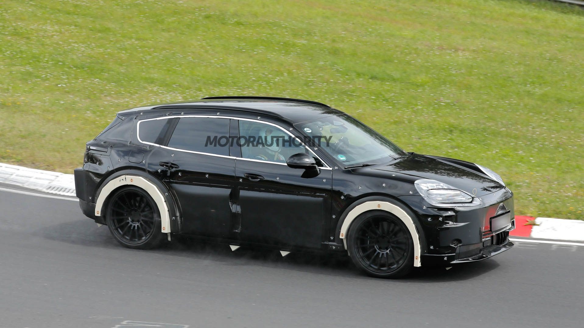 2027 Porsche Cayenne EV spy shots - Photo credit: Baldauf