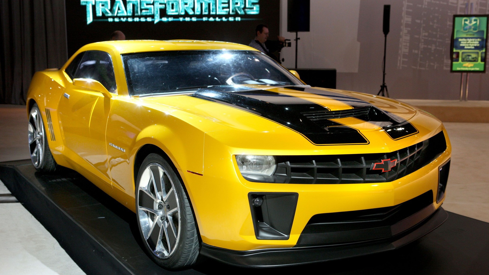 Желтая машина название. Chevrolet Camaro Бамблби.