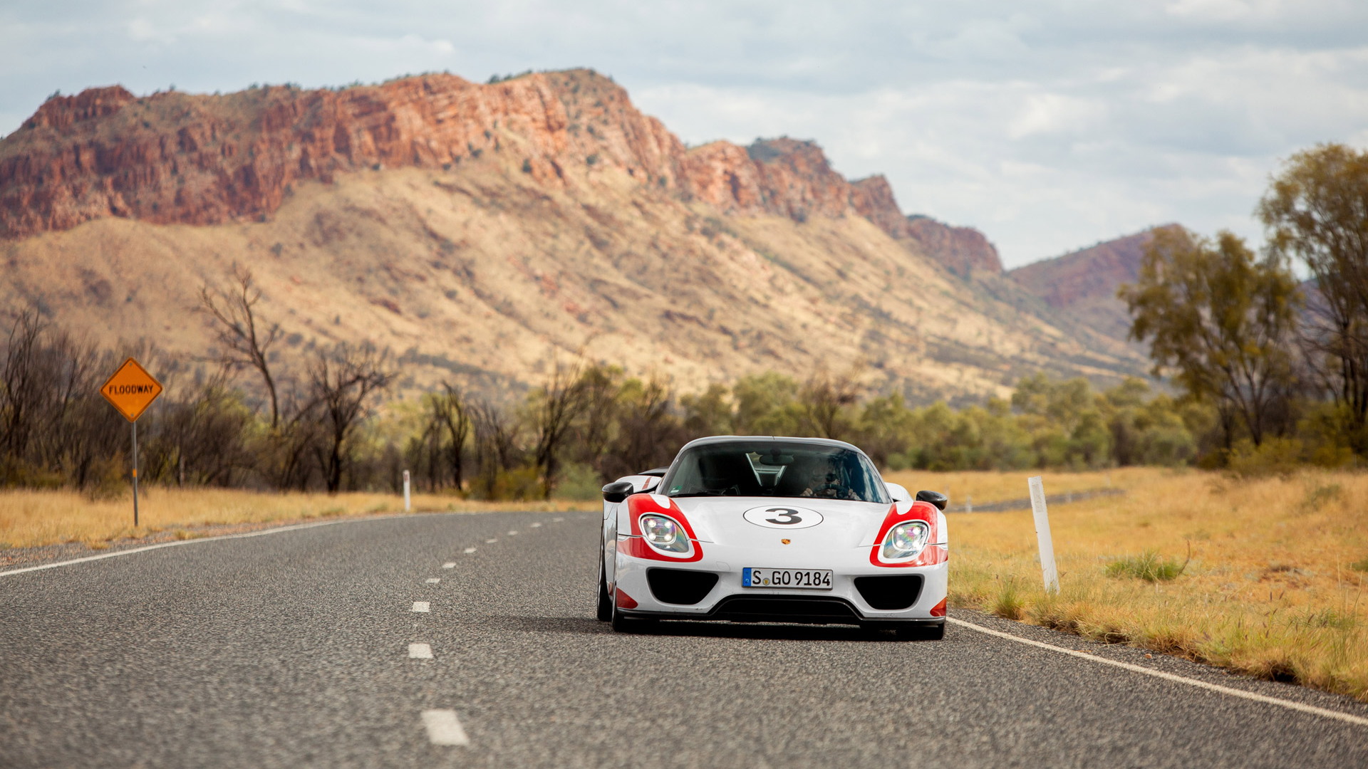 Porsche 918 Spyder in the Australian Outback