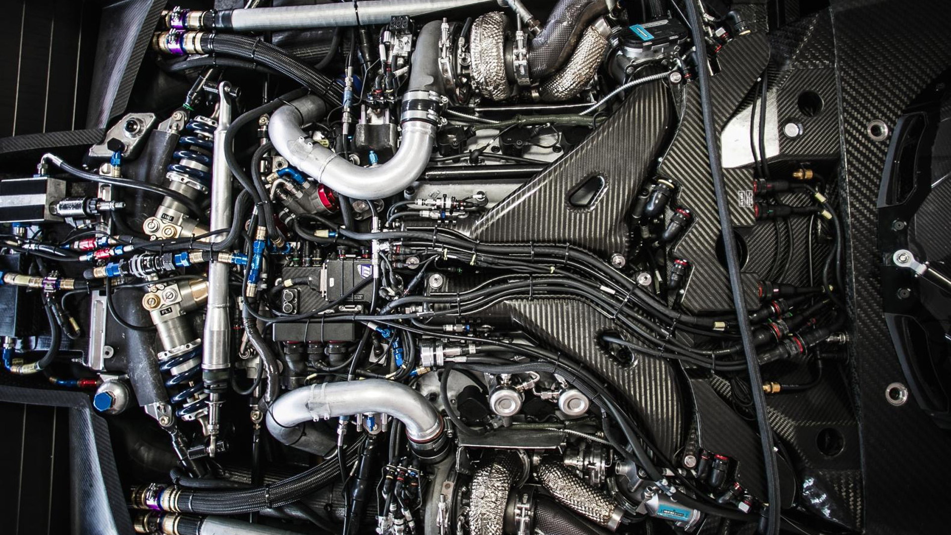 2015 Nissan GT-R LM NISMO LMP1 race car’s engine