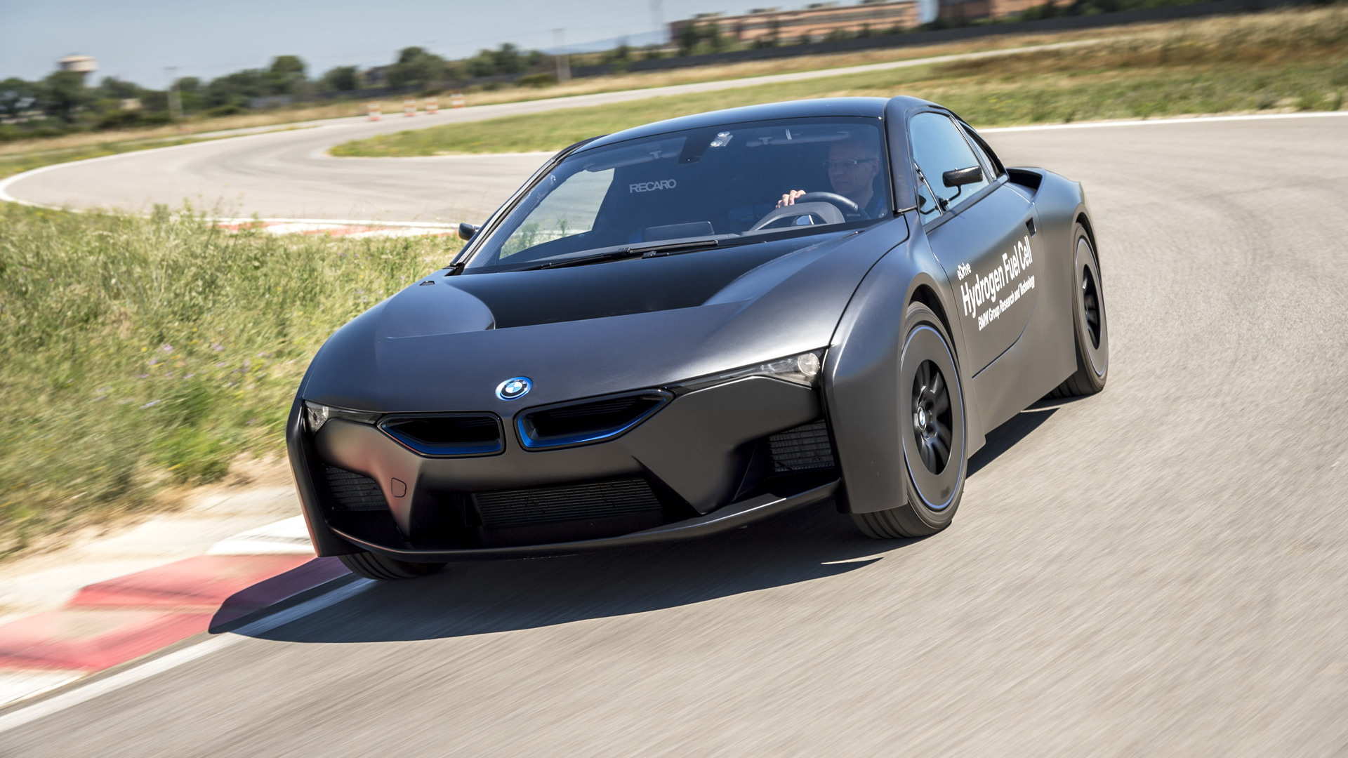 BMW i8 hydrogen fuel cell concept