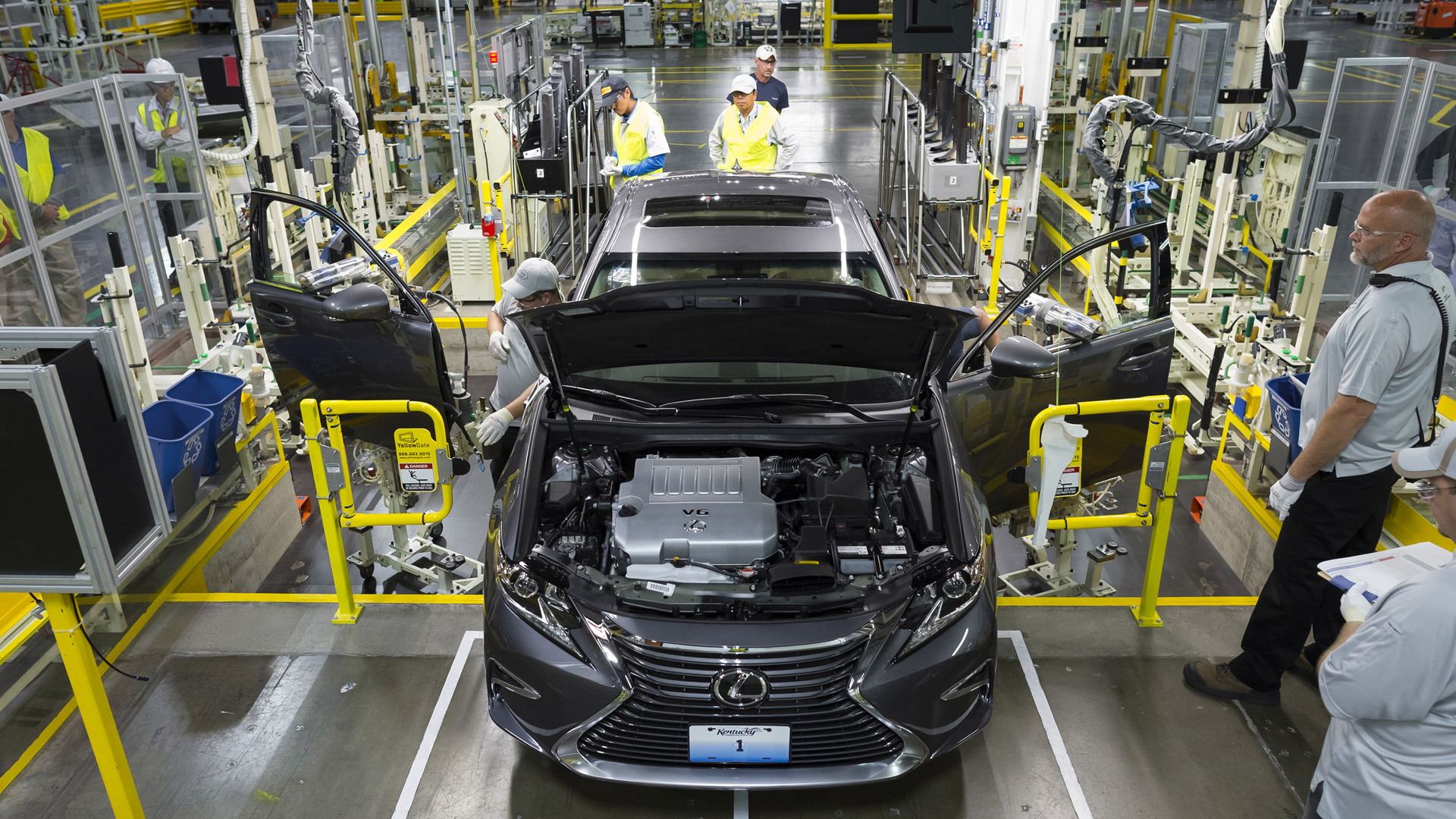 2016 Lexus ES production in Georgetown, Kentucky