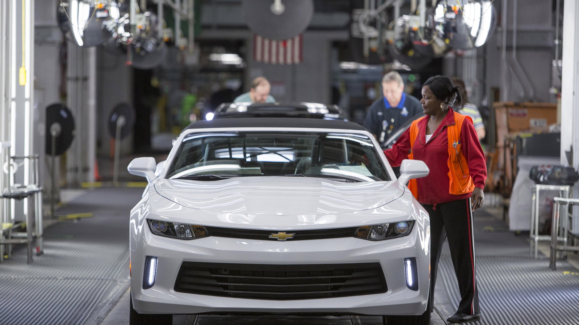 First batch of 2016 Chevrolet Camaros en route to dealers