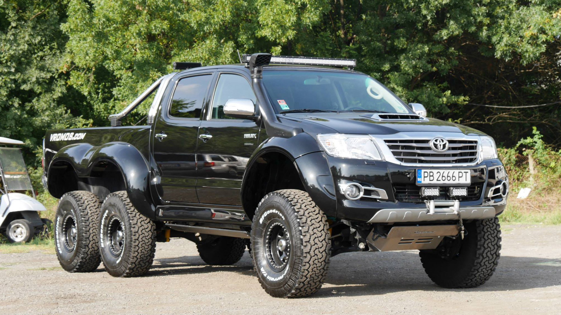 2015 Toyota Hilux 6x6 by Vromos
